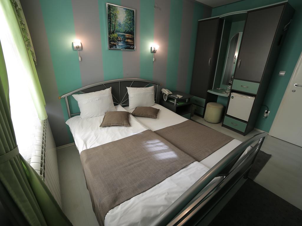 Hotel Zeneva Kragujevac Quarto foto