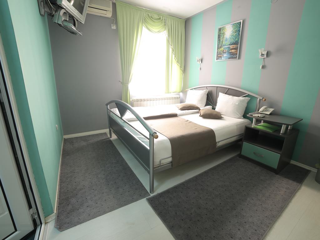Hotel Zeneva Kragujevac Quarto foto