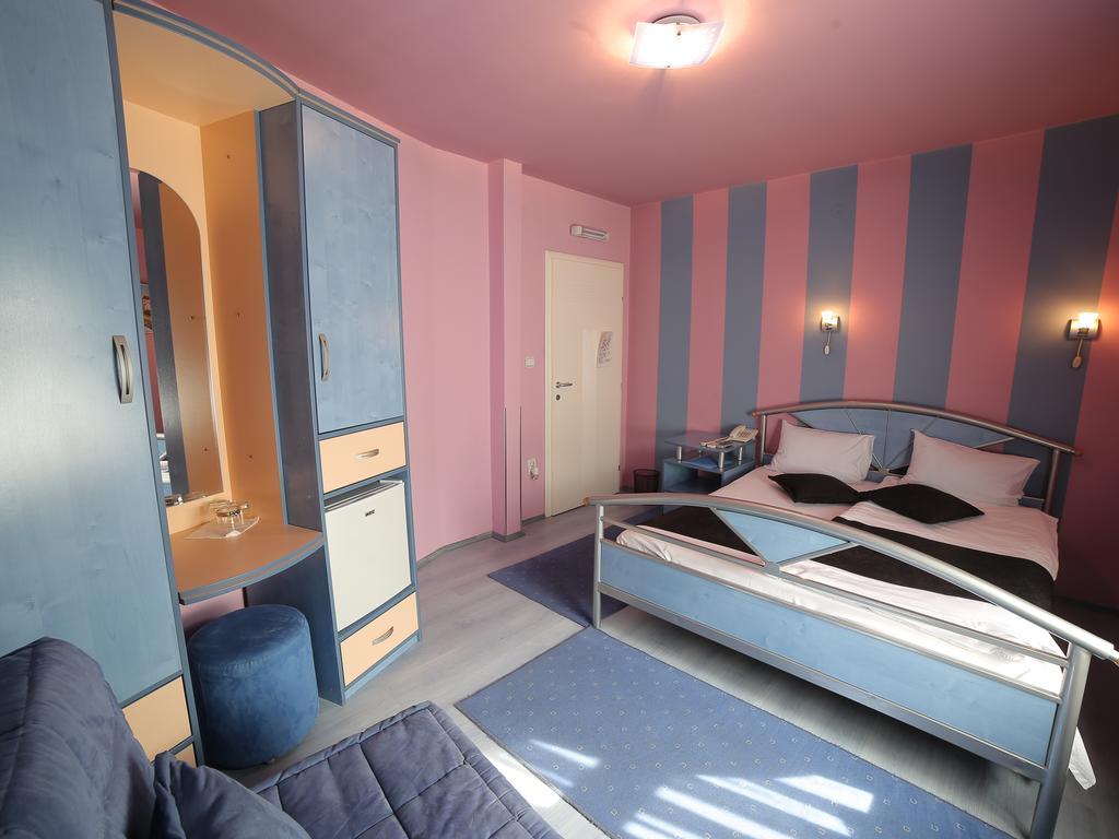 Hotel Zeneva Kragujevac Quarto foto