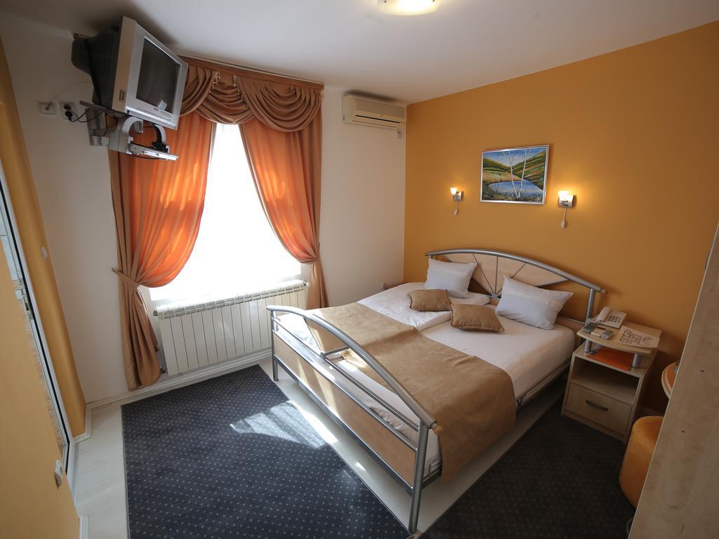 Hotel Zeneva Kragujevac Quarto foto