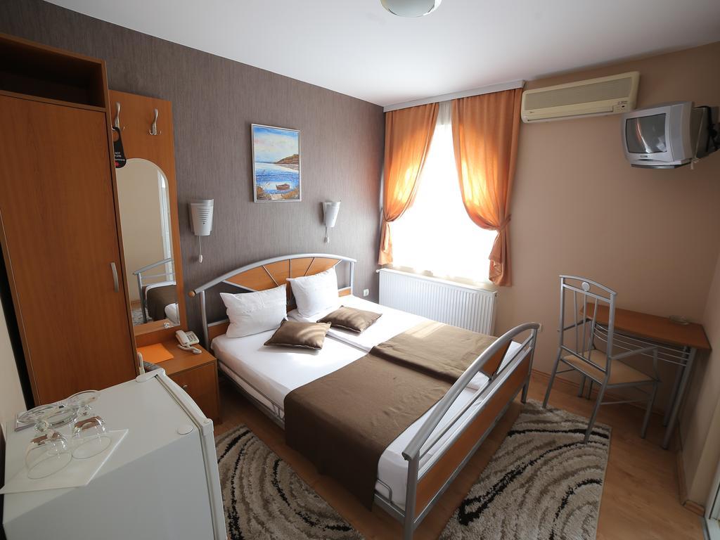 Hotel Zeneva Kragujevac Quarto foto