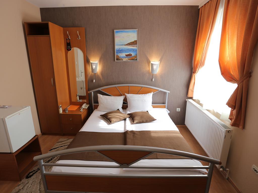 Hotel Zeneva Kragujevac Quarto foto