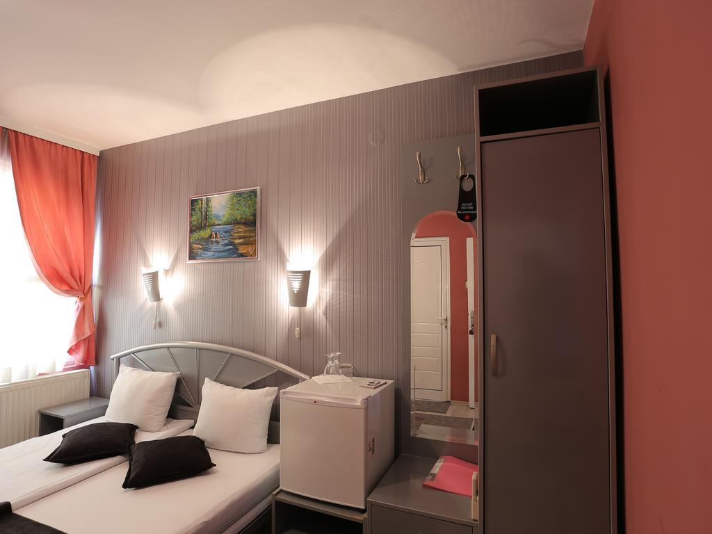 Hotel Zeneva Kragujevac Quarto foto