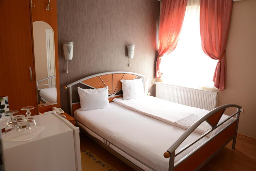 Hotel Zeneva Kragujevac Quarto foto